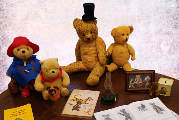 ?Выставка антикварных игрушек «Путешествие плюшевого медвежонка» - слайд 1