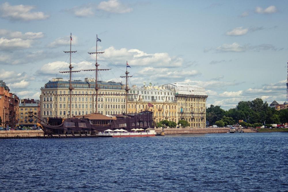 Речные прогулки в Санкт-Петербурге
