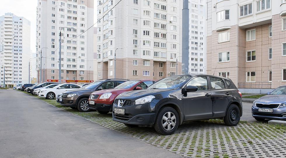 В какие дни в Москве в 2017 году водителям доступны бесплатные парковочные места
