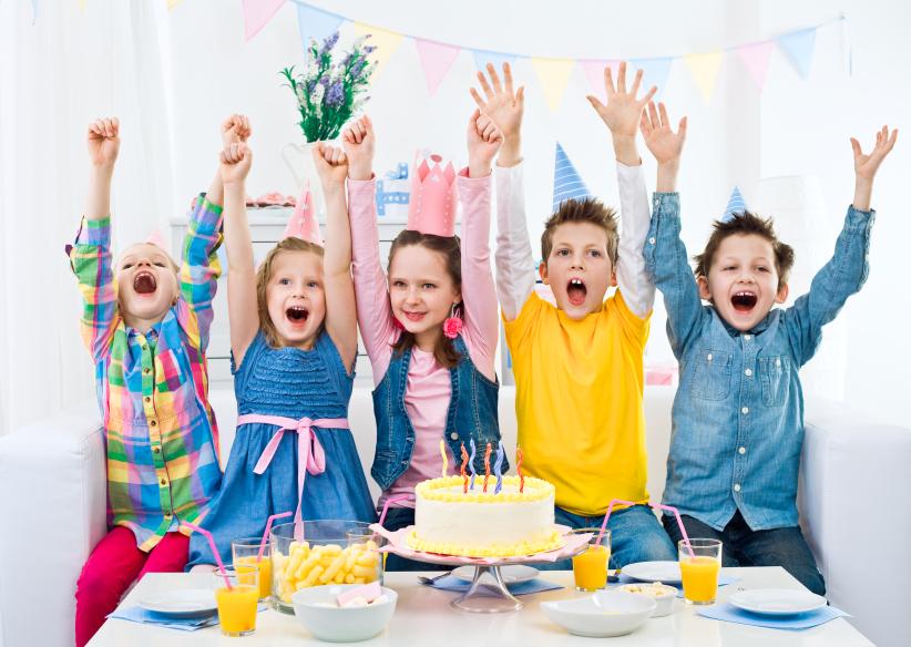 Празднование дня рождения ребенка в детском кафе