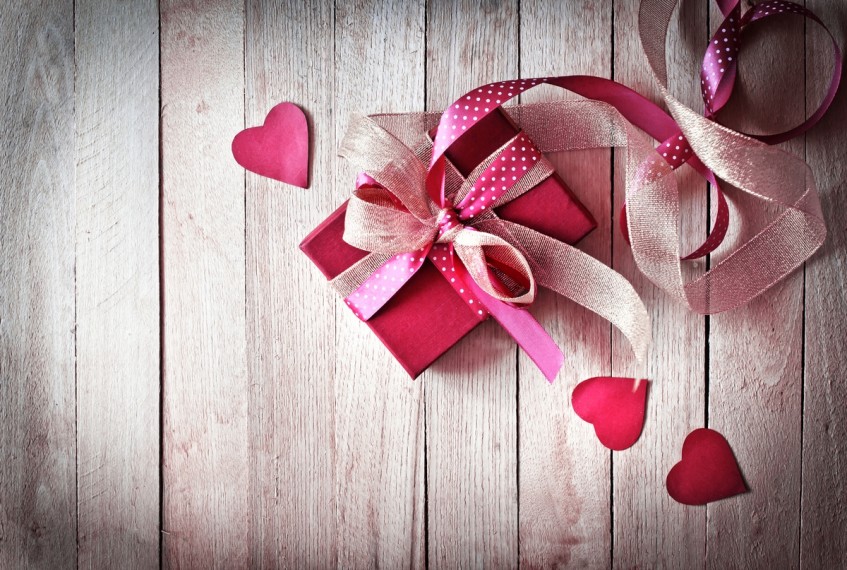 Как выбрать незабываемый подарок девушке на 14 февраля