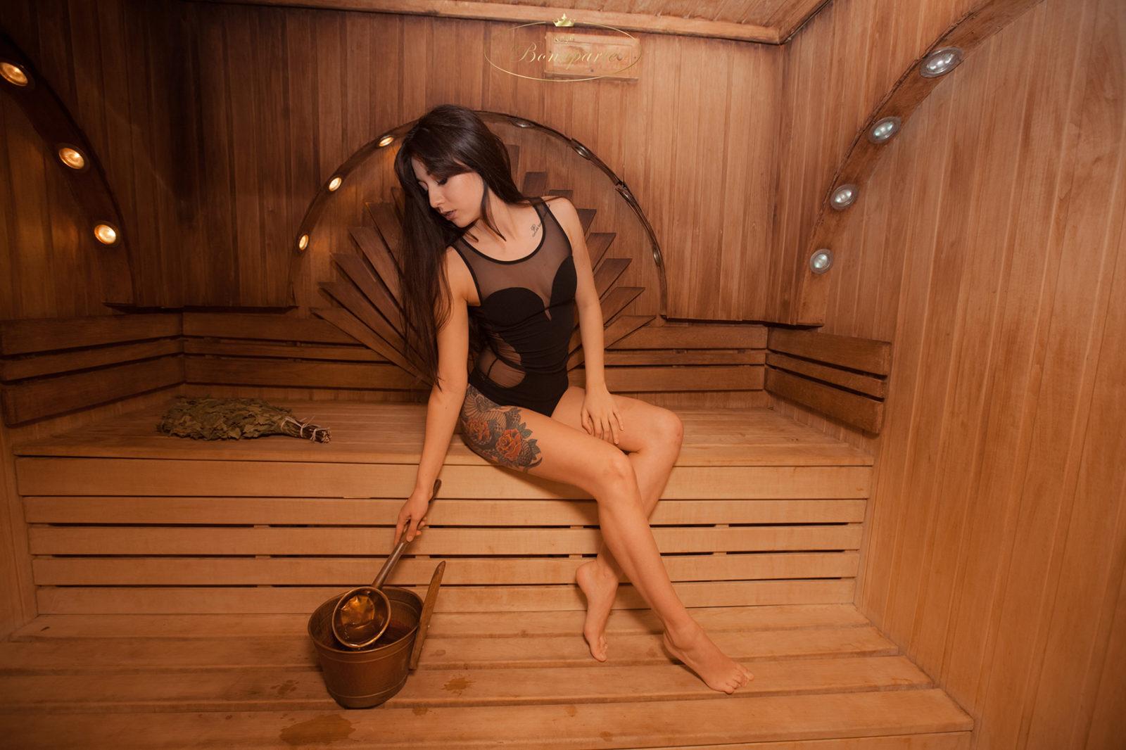 Branquelo faturou mulada na sauna