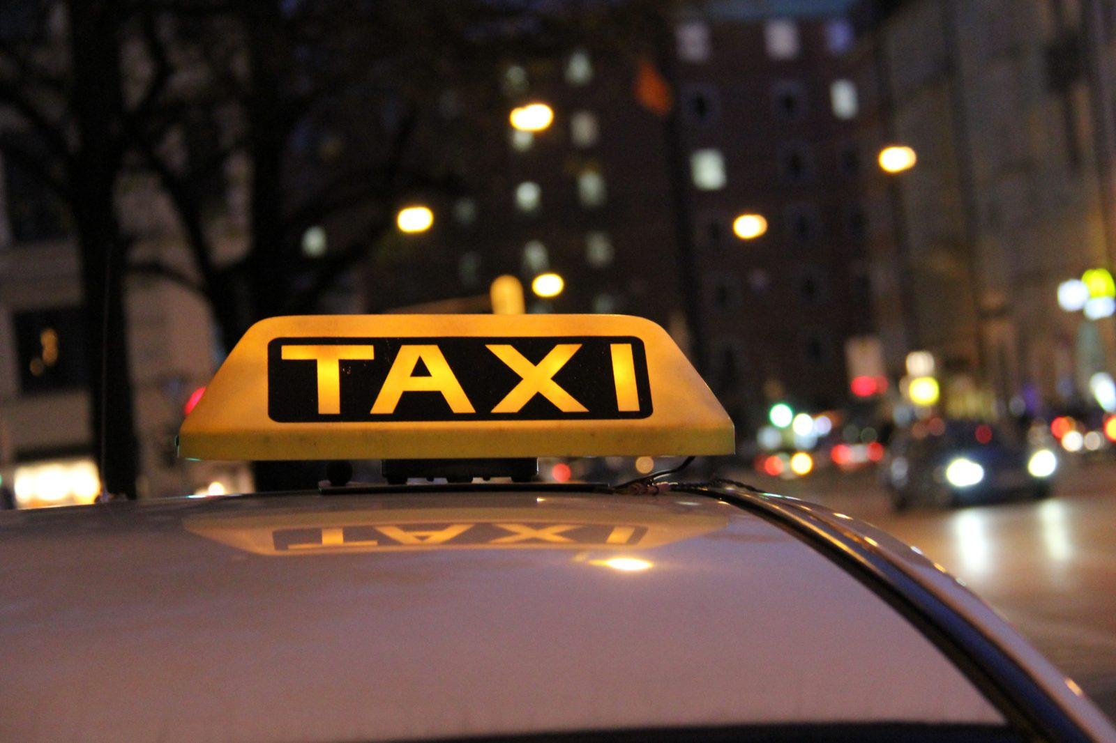Сравниваем тарифы такси: эконом, комфорт, элитное