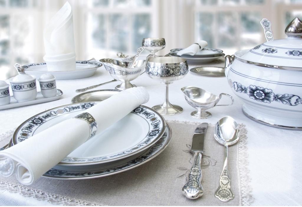 Подарки на свадьбу – изделия и посуда из серебра