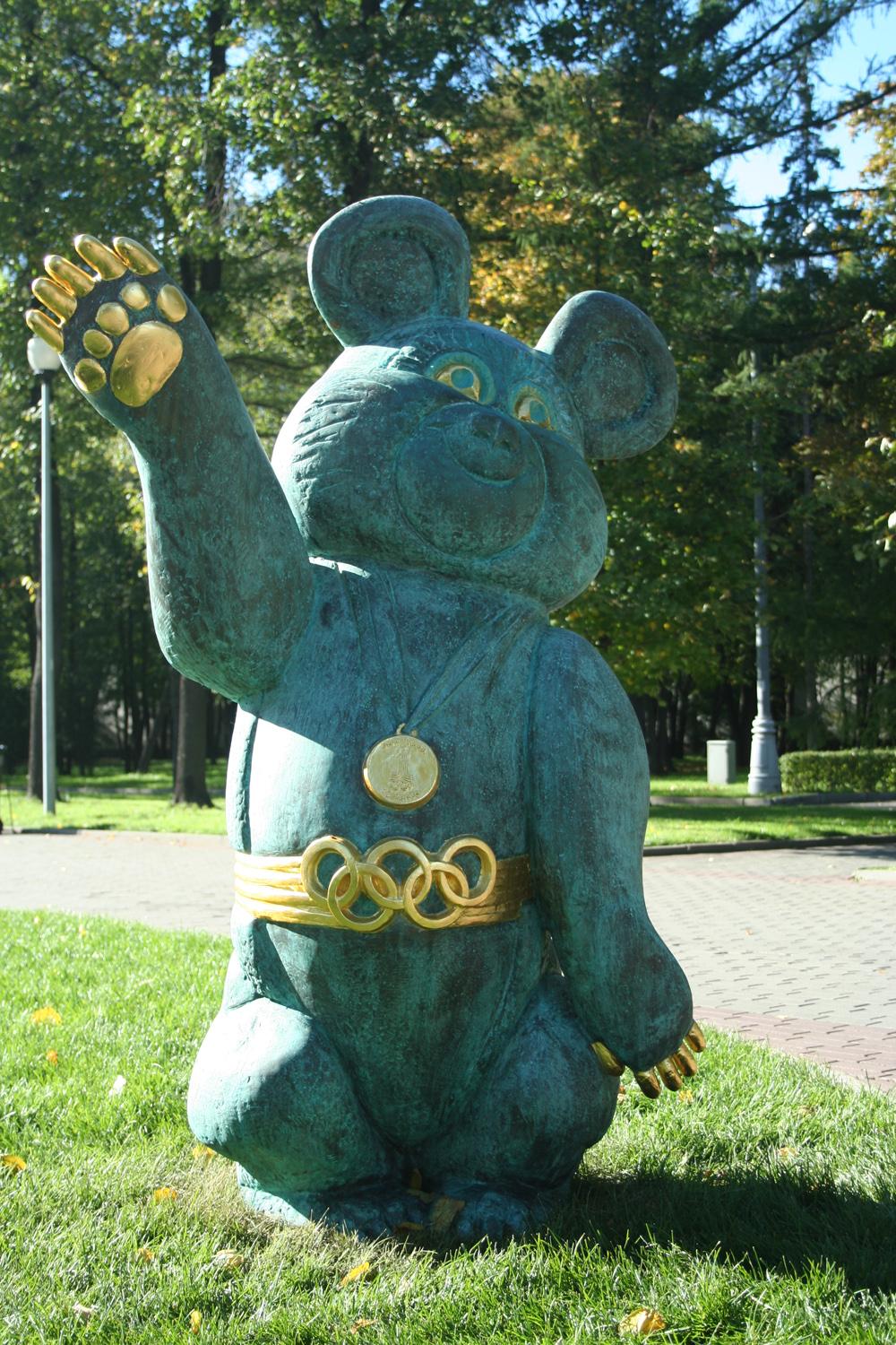 Олимпийский мишка и памятник Льву Яшину: главные достопримечательности «Лужников»