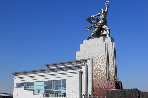 Памятник и музейно-выставочный центр «Рабочий и Колхозница»