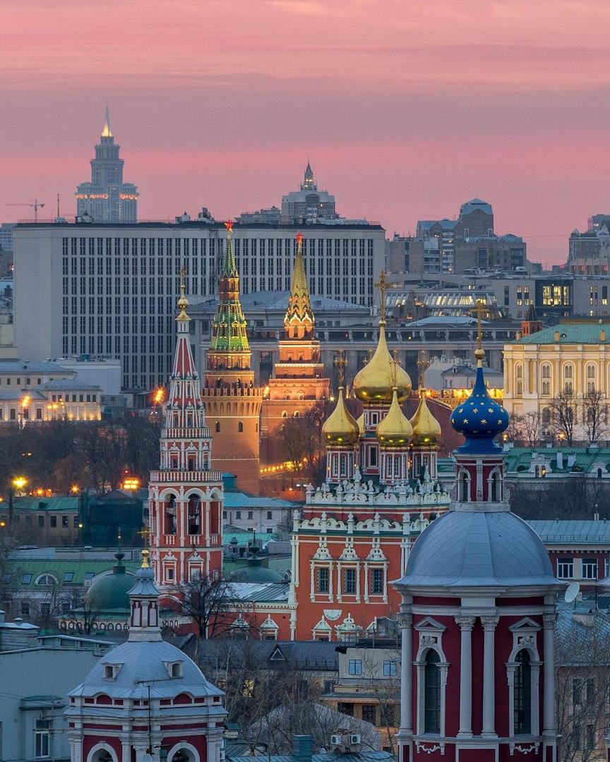 Moscow morning. Утро в Москве. Летнее утро в Москве. Московское утро. Москва утро лето.