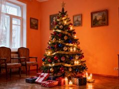 Русская ёлка наряженная дома